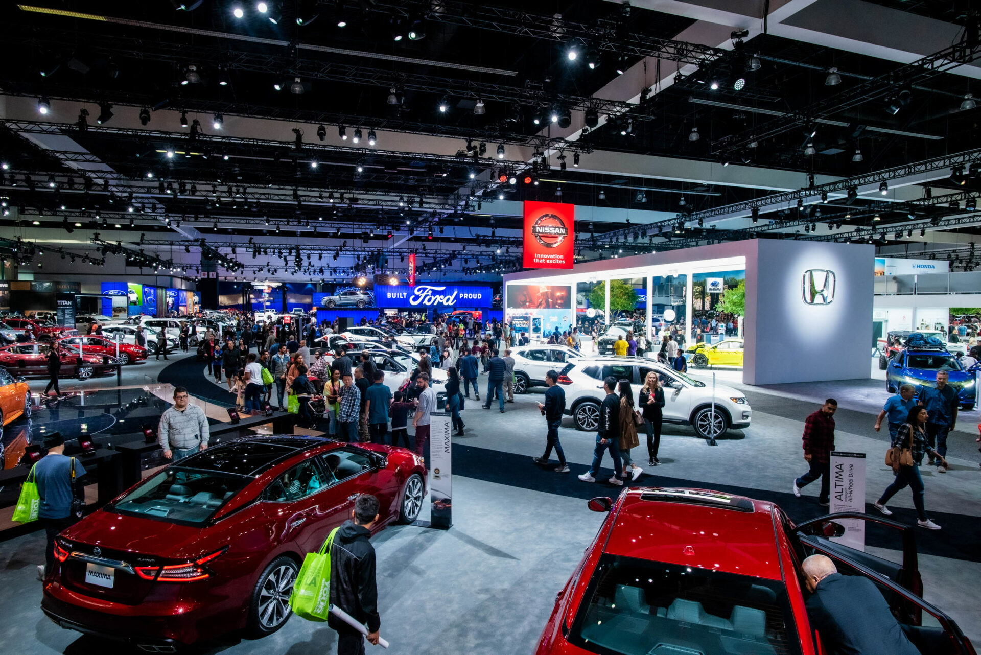 Discover the ultimate lineup of must-attend car shows in 2025 across the United States. From the iconic Pebble Beach Concours d’Elegance to the electrifying Detroit Auto Show, explore in-depth details, schedules, and highlights for automotive enthusiasts.